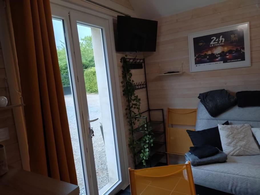 Joli Studio Mezzanine Proche Pole Europeen Yvré-lʼÉvêque Dış mekan fotoğraf